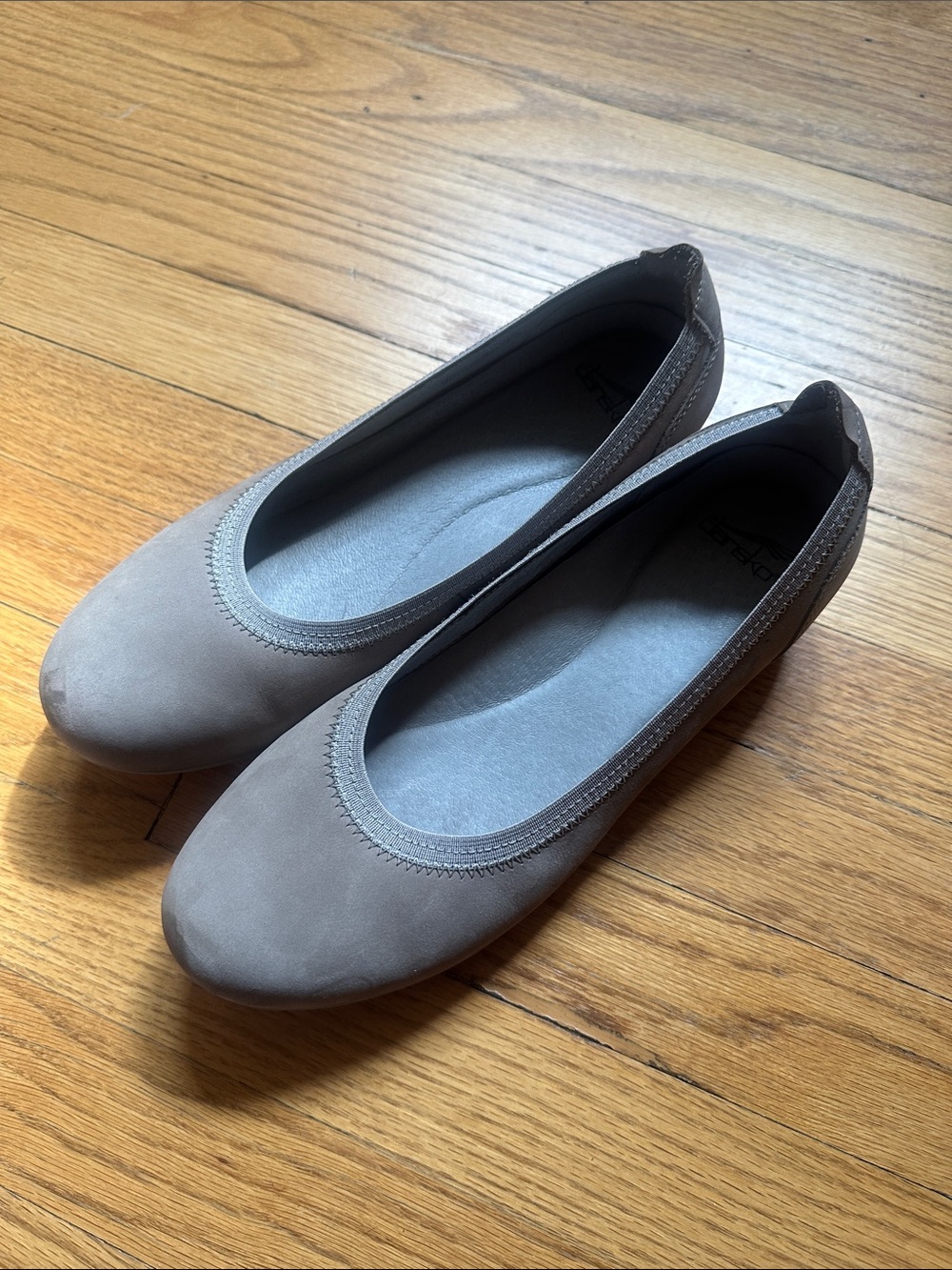 Dansko Kristen Women’s Taupe Ballet Wedge Comfortable Everyday Shoes 40/9.5-10